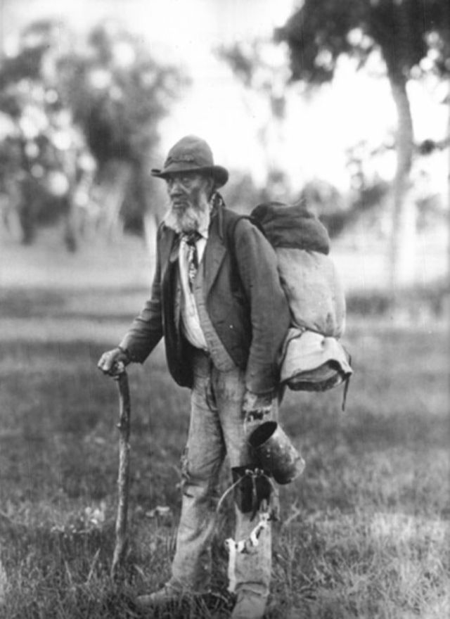 654px-Elderly_swagman