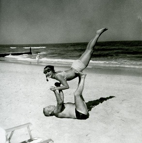 joni_at_beach_jpg_300x500_q85